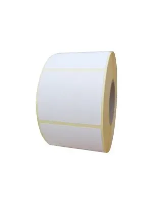 O poza cu o rola de etichete termice autoadezive de dimensiuni 50x40 mm, cu 1000 etichete. Etichetele sunt albe, cu un adeziv permanent.