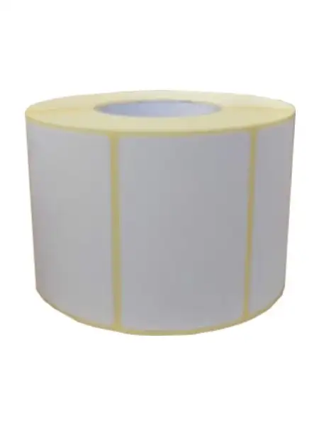 O poză cu o rola de etichete termice autoadezive de dimensiuni 58x38 mm, cu 1000 etichete. Etichetele sunt albe, cu un adeziv permanent